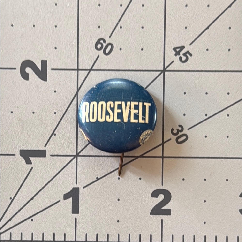 Original Green Duck Co. Roosevelt campaign button ca 1932-36, union made Chicago